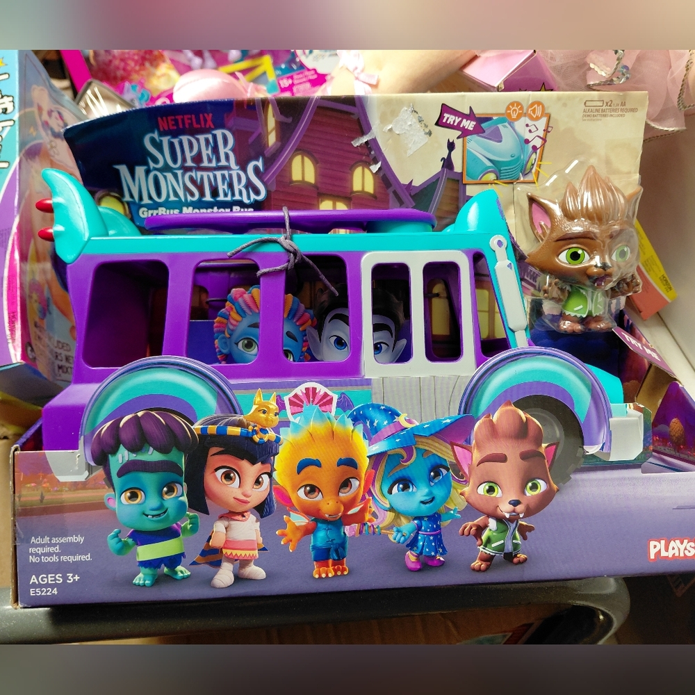 Purple and Blue Action Figures Playset
